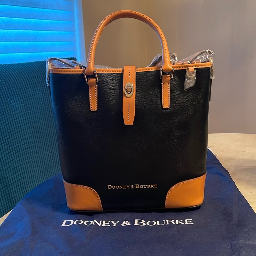 Medium Cayden Dooney & Bourke